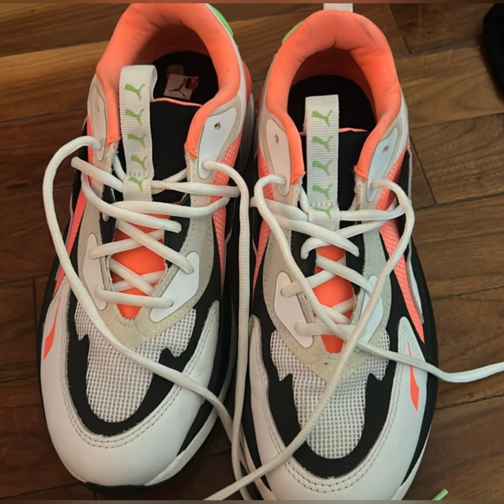 Euc PUMA Vibrant Sneakers with Neon Accents VERY COMFORTABLE size 10 Women's - Picture 4 of 8